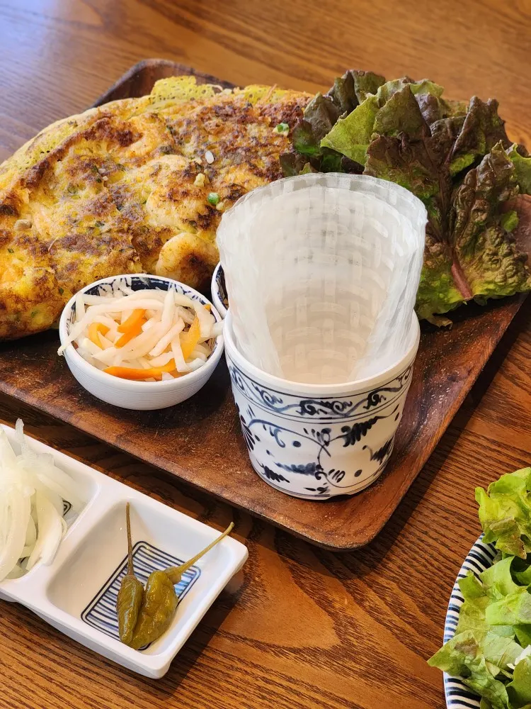 Spread of Vietnamese dishes at Raichen Chilgok Branch