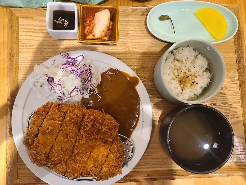 Whole pork loin cutlet on curry sauce