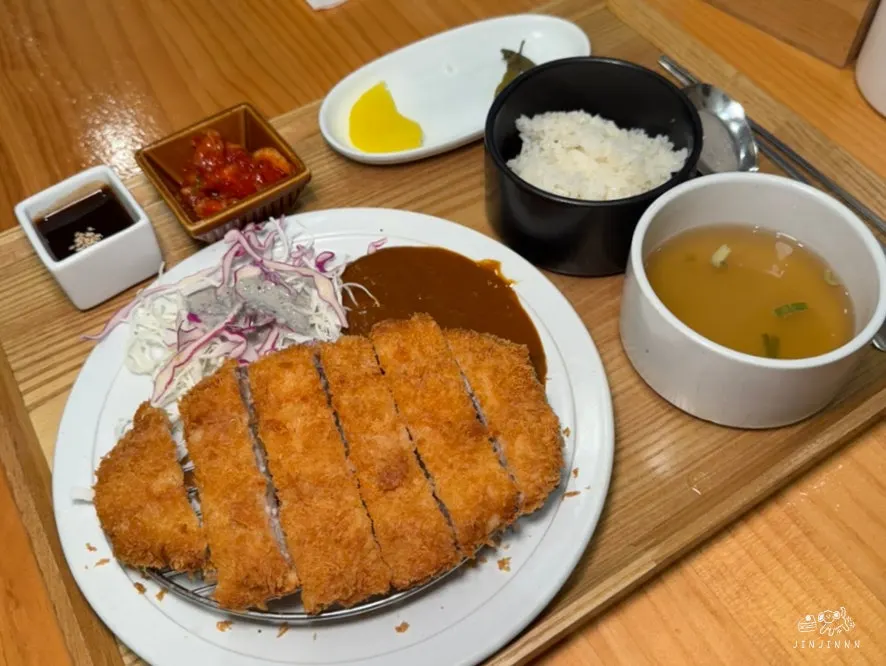 A plate of 100% domestic whole sirloin pork cutlet