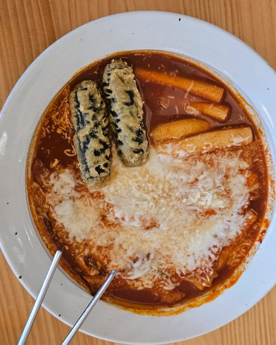 Bowl of snow cheese tteokbokki