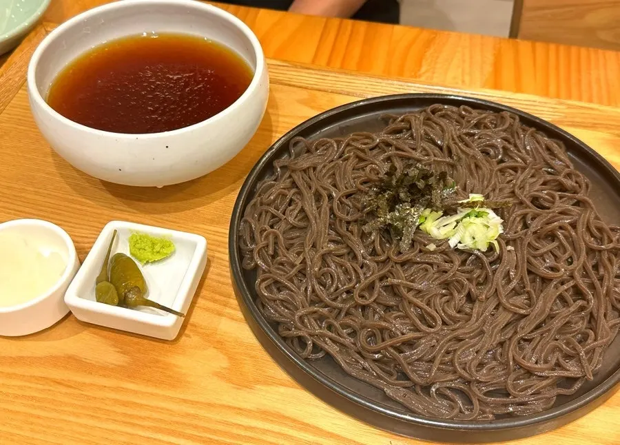 칠성제면소 판메밀소바 상차림