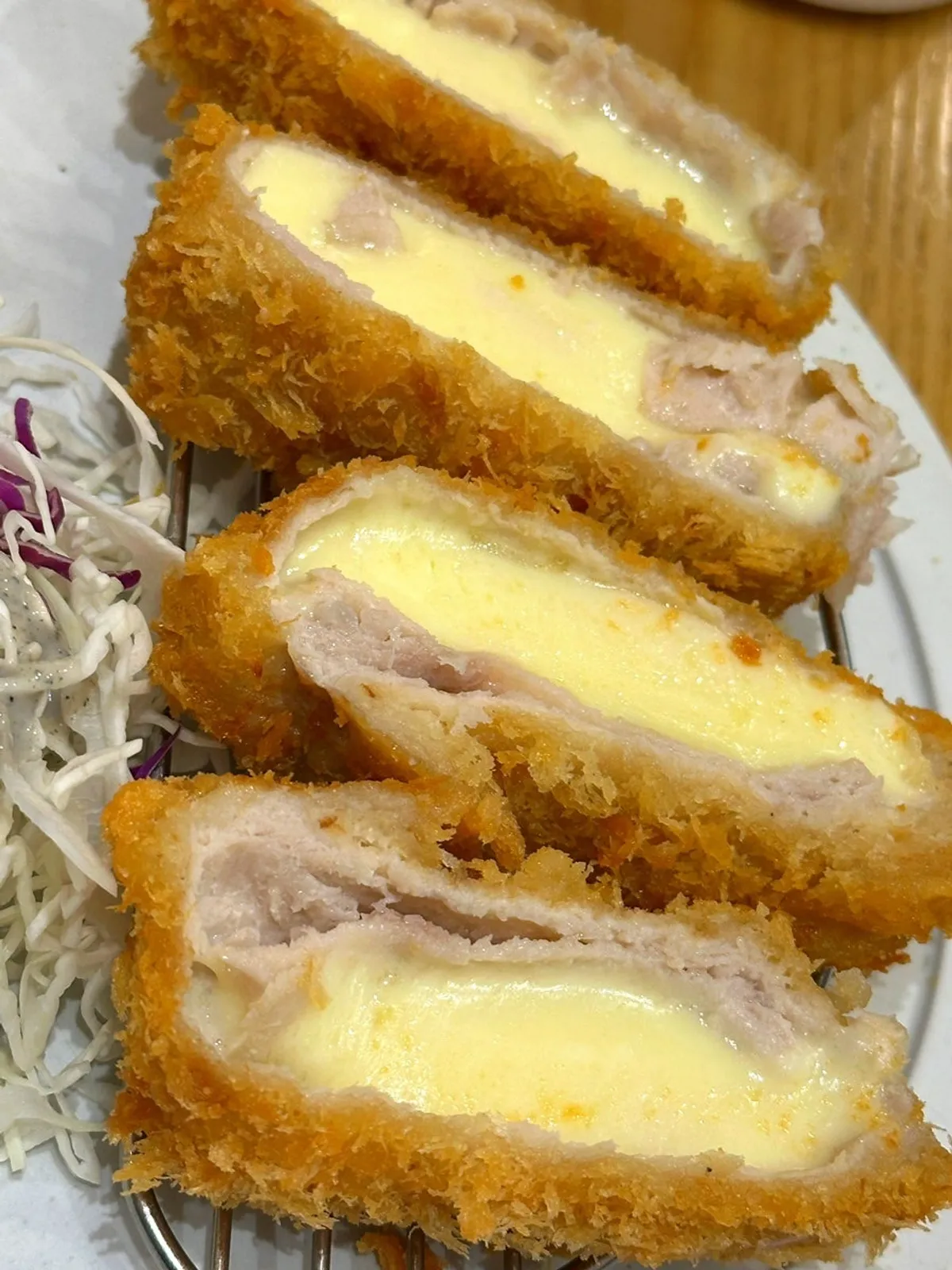 치즈가 들어간 리얼치즈돈가스 단면