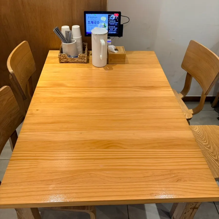 โต๊ะและที่นั่งในร้าน Chilseong Jemyeonso Suji Main Branch