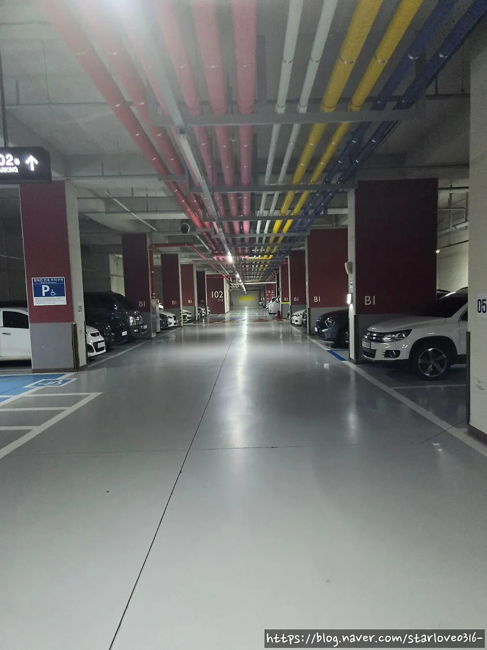 Exterior of the retail building on Seongbok 1-ro next to the apartments