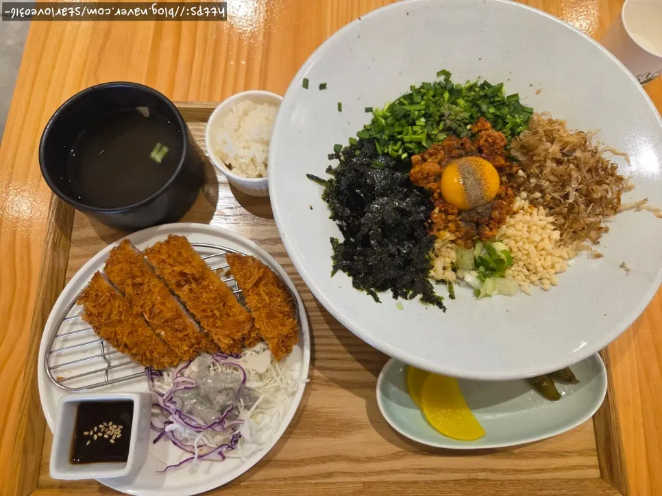 Full spread of the mazesoba udon set