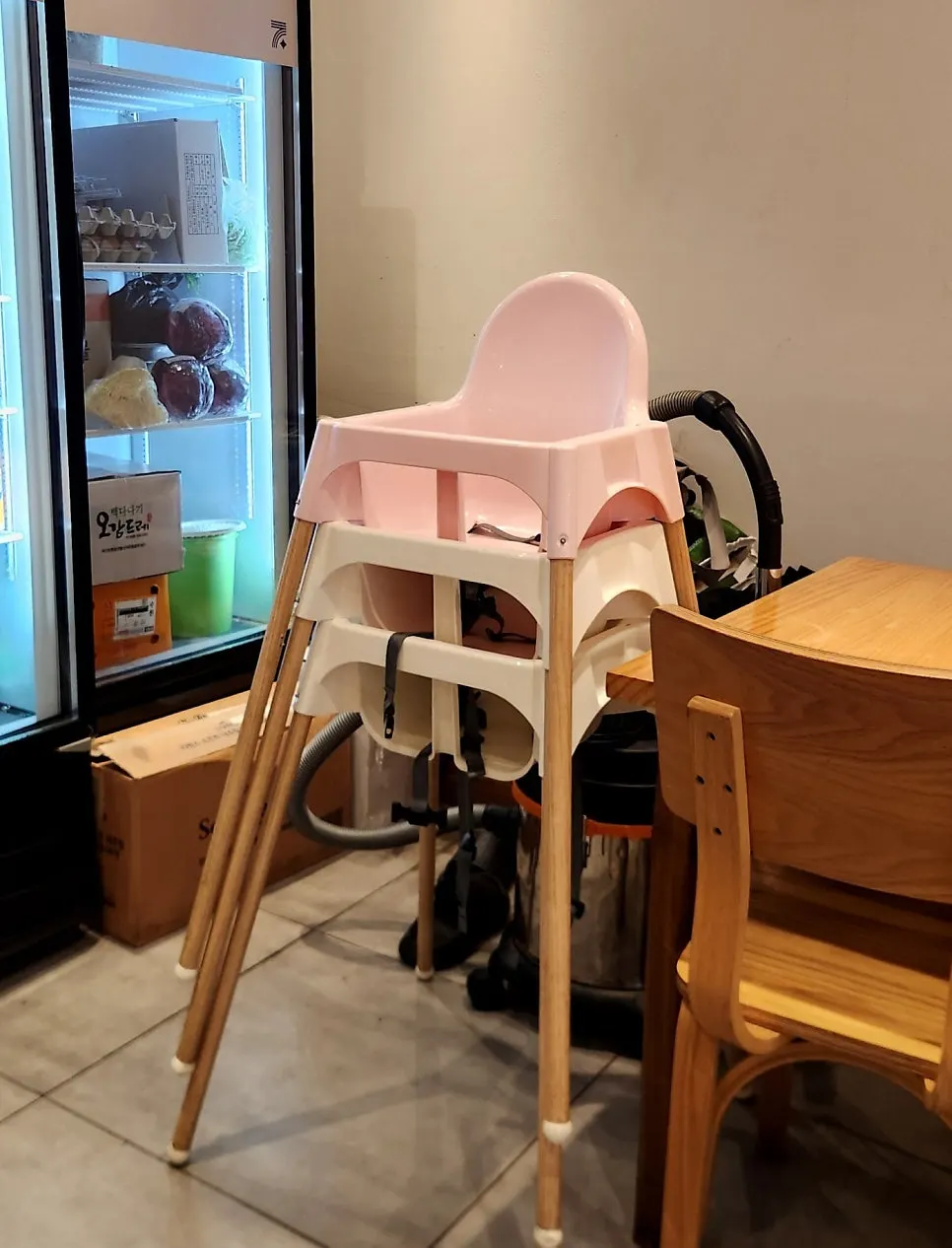 Self-serve bar where guests can grab tableware