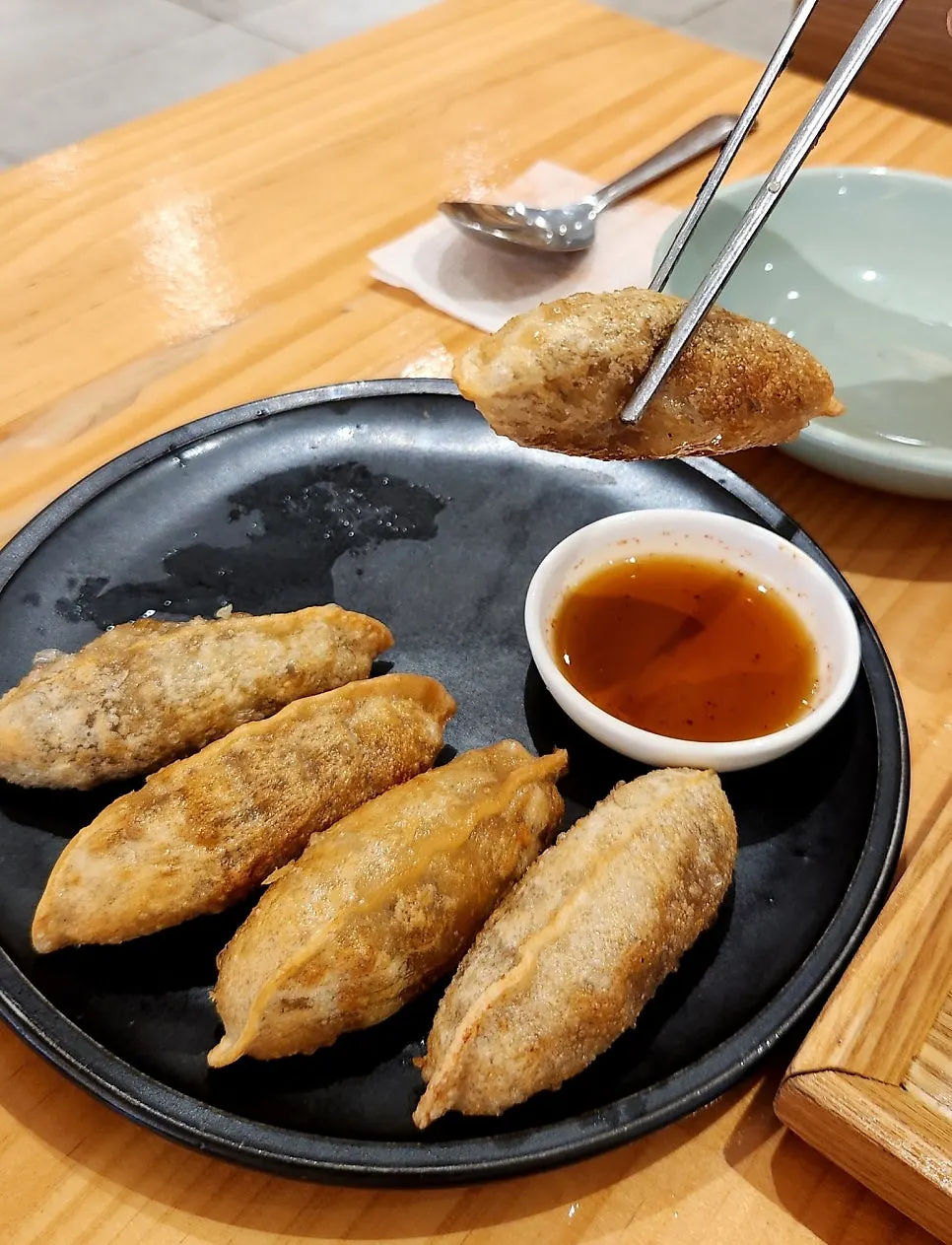 Table with the grilled short rib mandu served alongside the meal