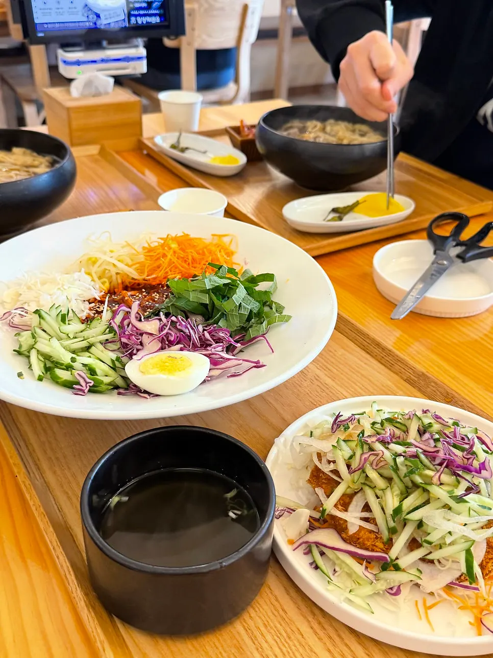 아쿠아돈까스 쫄면정식 한 상