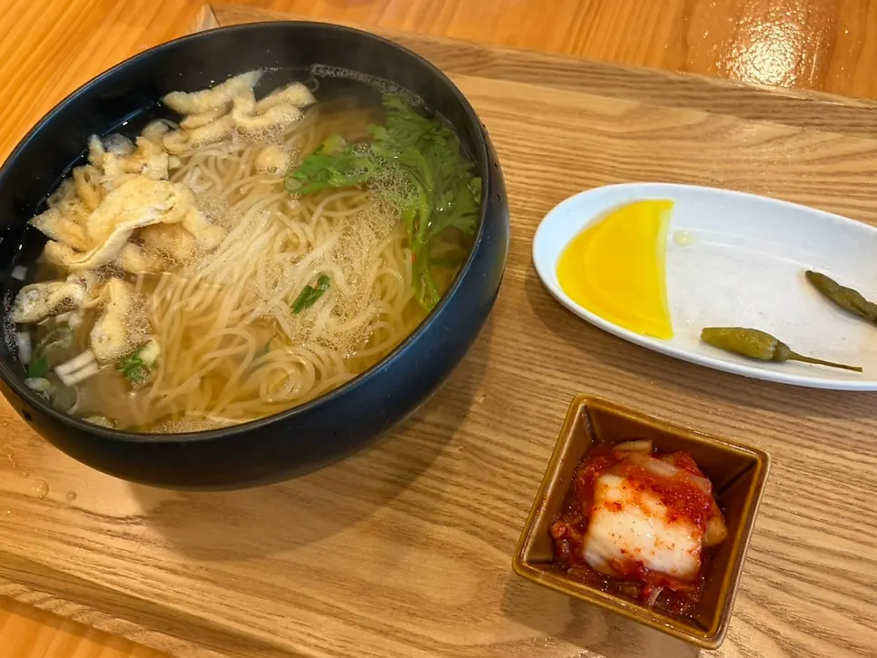직접 뽑은 면으로 만든 생면국수