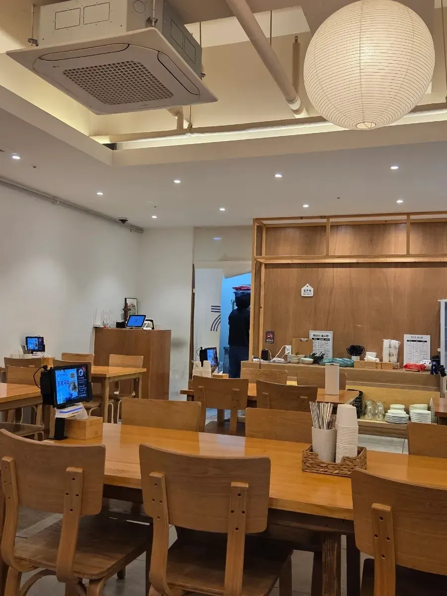 Seating inside Chilseong Jemyeonso Suji Main Branch with wood-tone interior