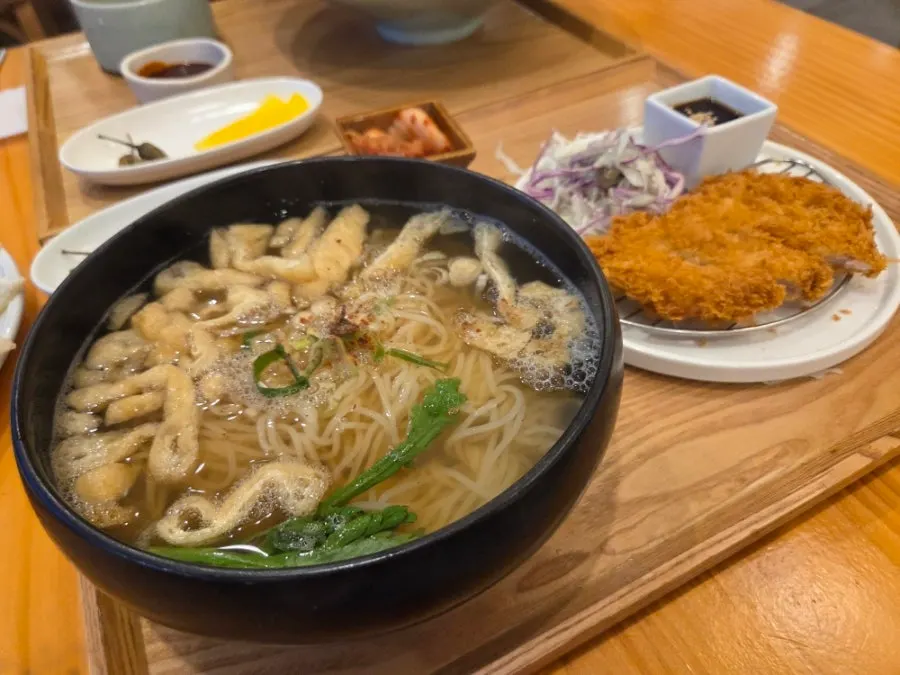 Fresh noodle set served with pork loin cutlet
