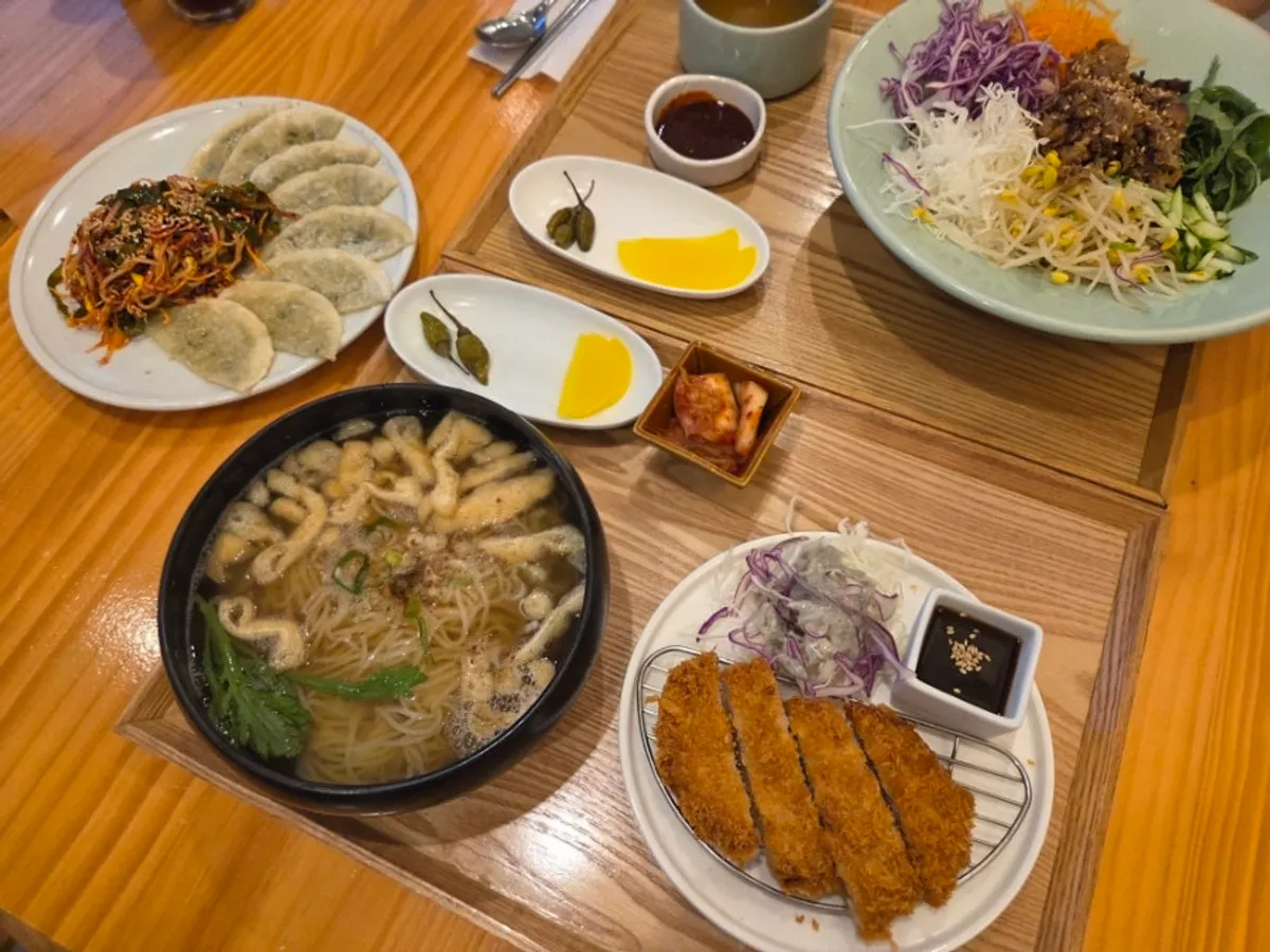 A full weekend dinner spread at Chilseong Jemyeonso Suji Main Branch