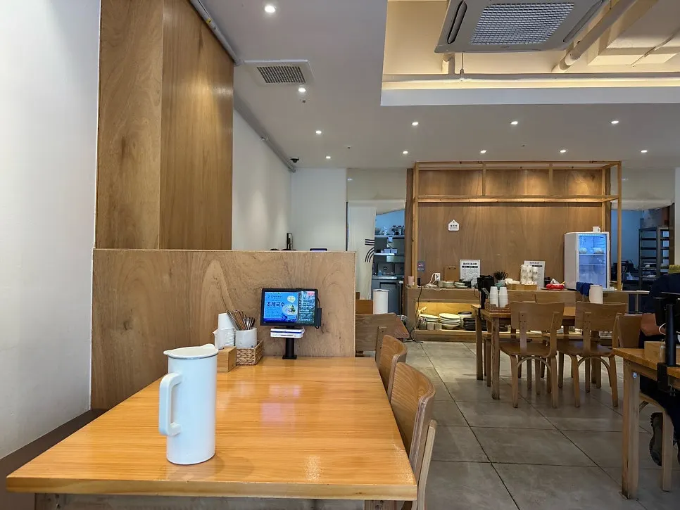 A cleared, tidy table at Chilseong Jemyeonso Suji Main Branch