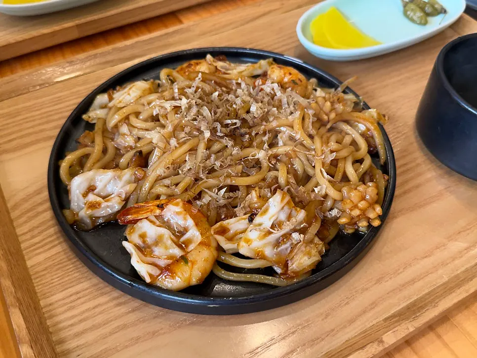 Chilseong seafood yaki udon loaded with toppings