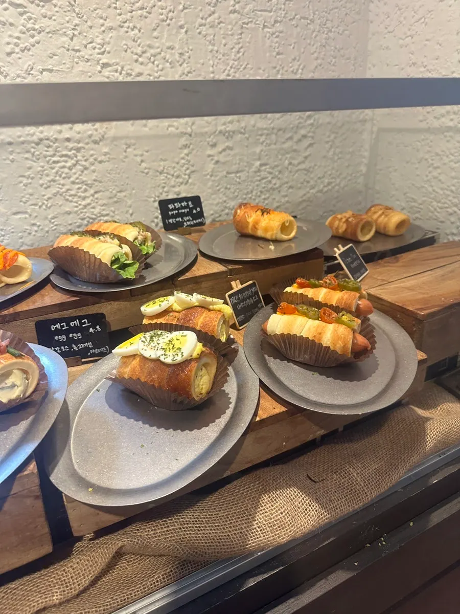 굴뚝빵 종류가 적힌 메뉴 구성