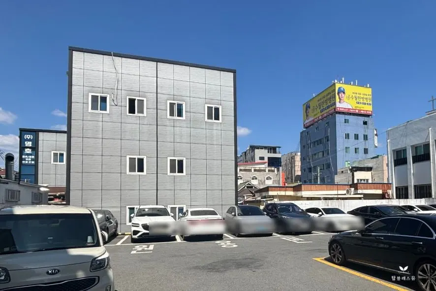 Open parking lot of the National Health Insurance Service in Chimsan-dong