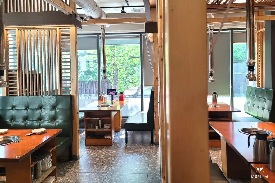 Partitioned seating at the Chimsan-dong beef restaurant