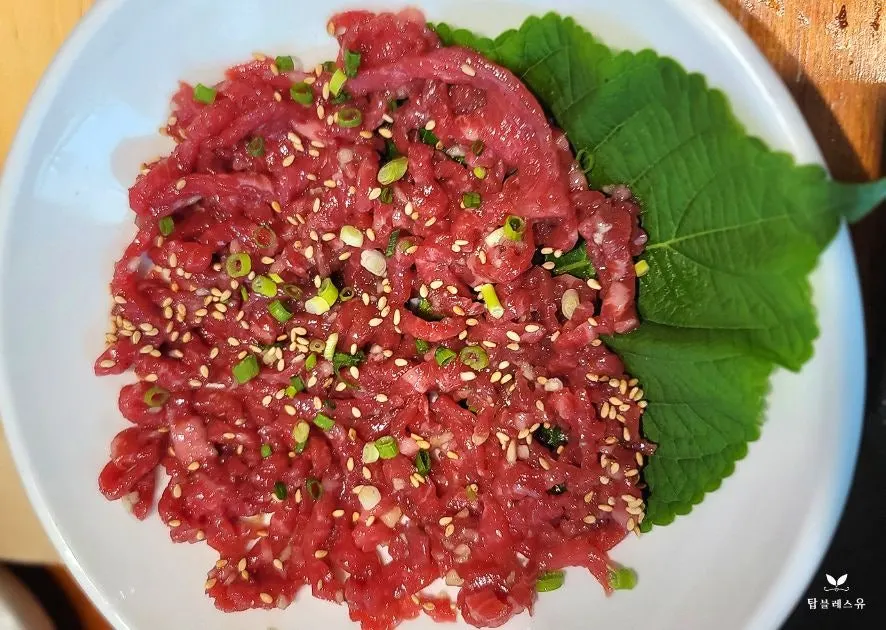 A plate of hanwoo beef tartare included in the 9dan set