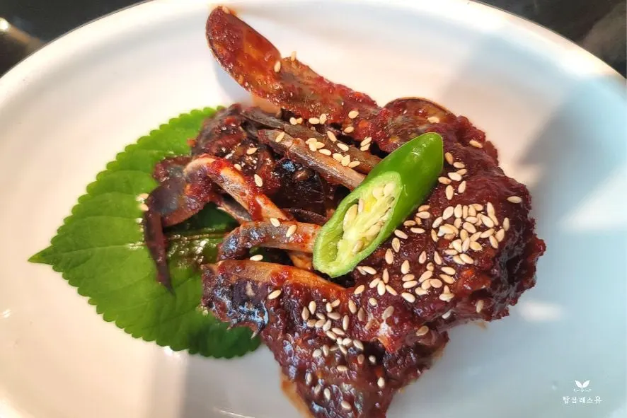 House-made seasoned crab packed with meat