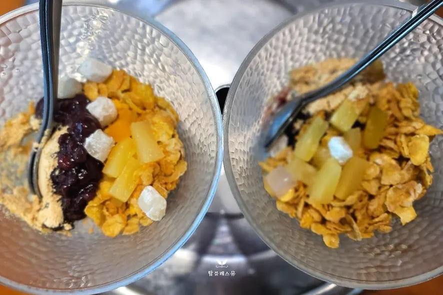 Old-style patbingsu topped with rice cakes and cereal