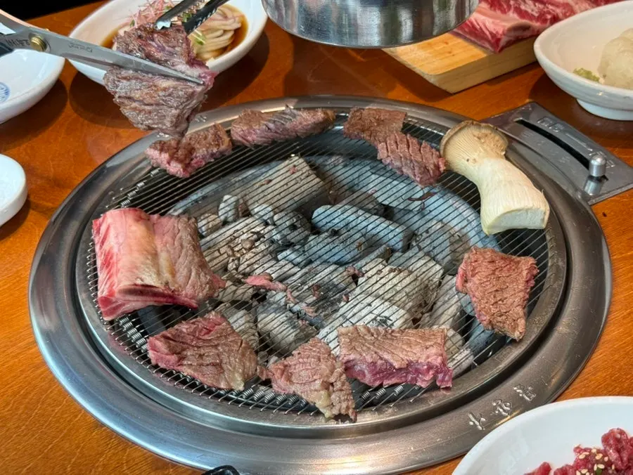 9단세트 생돼지 김치찌개와 쫄면