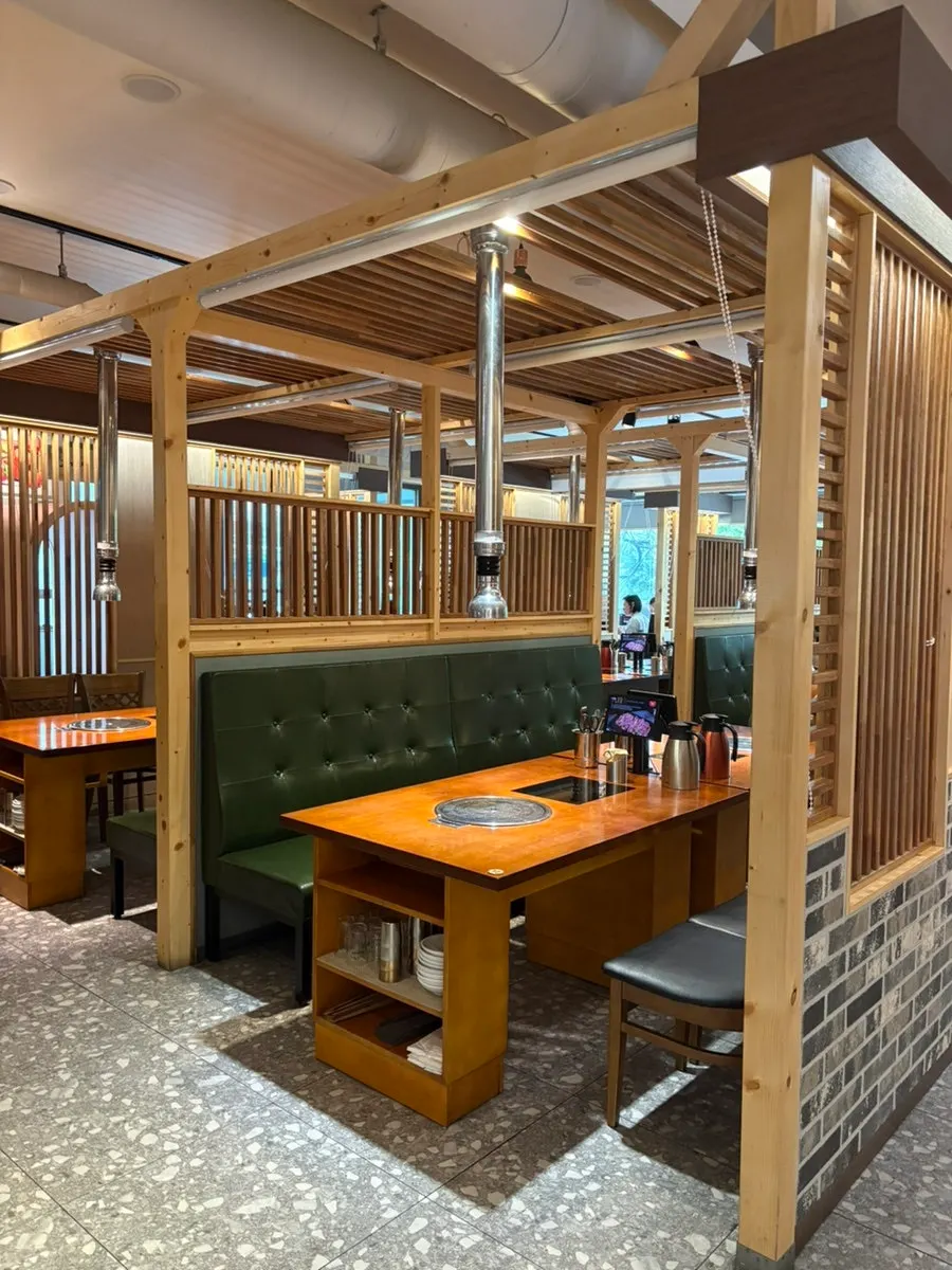 Aisle and seating area at Gogi 9dan Chimsan Direct Branch