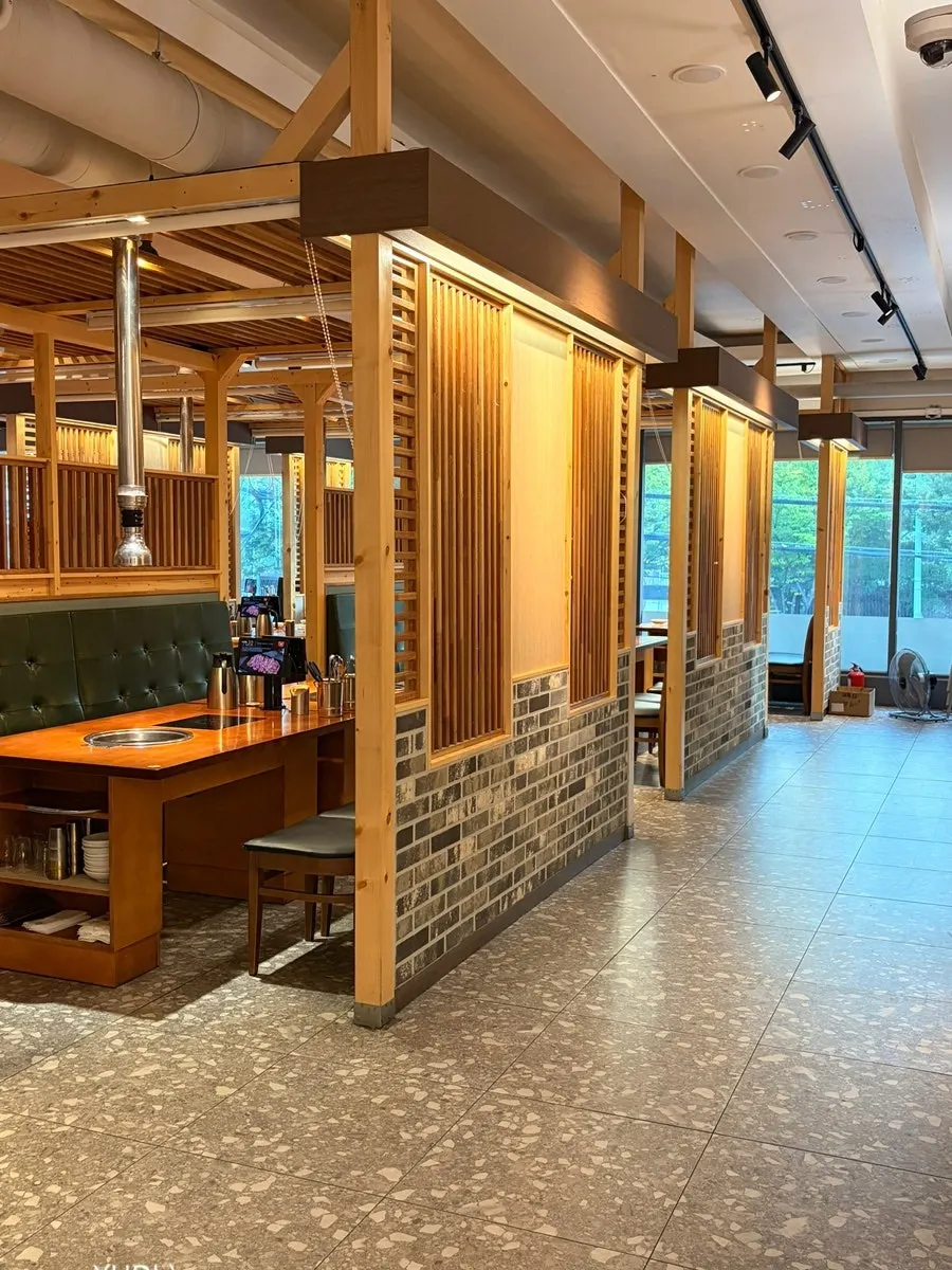 Entrance and parking area at Gogi 9dan Chimsan Direct Branch