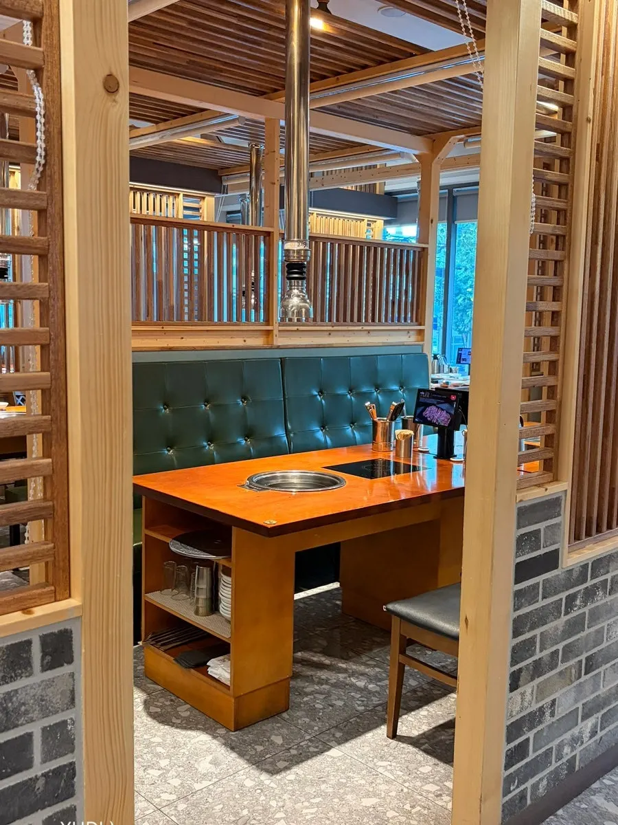 Interior of Gogi 9dan Chimsan Direct Branch with generous table spacing