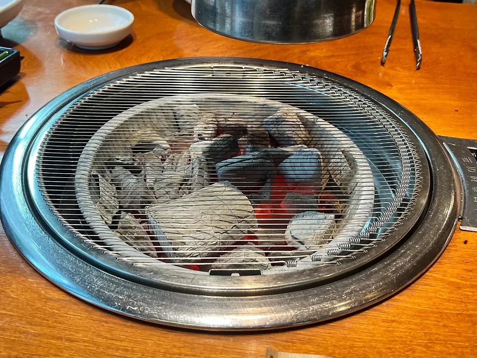 Table grill with intensely hot charcoal
