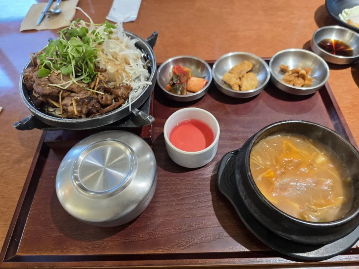 Full spread of the Dongyi charcoal-grilled bulgogi set