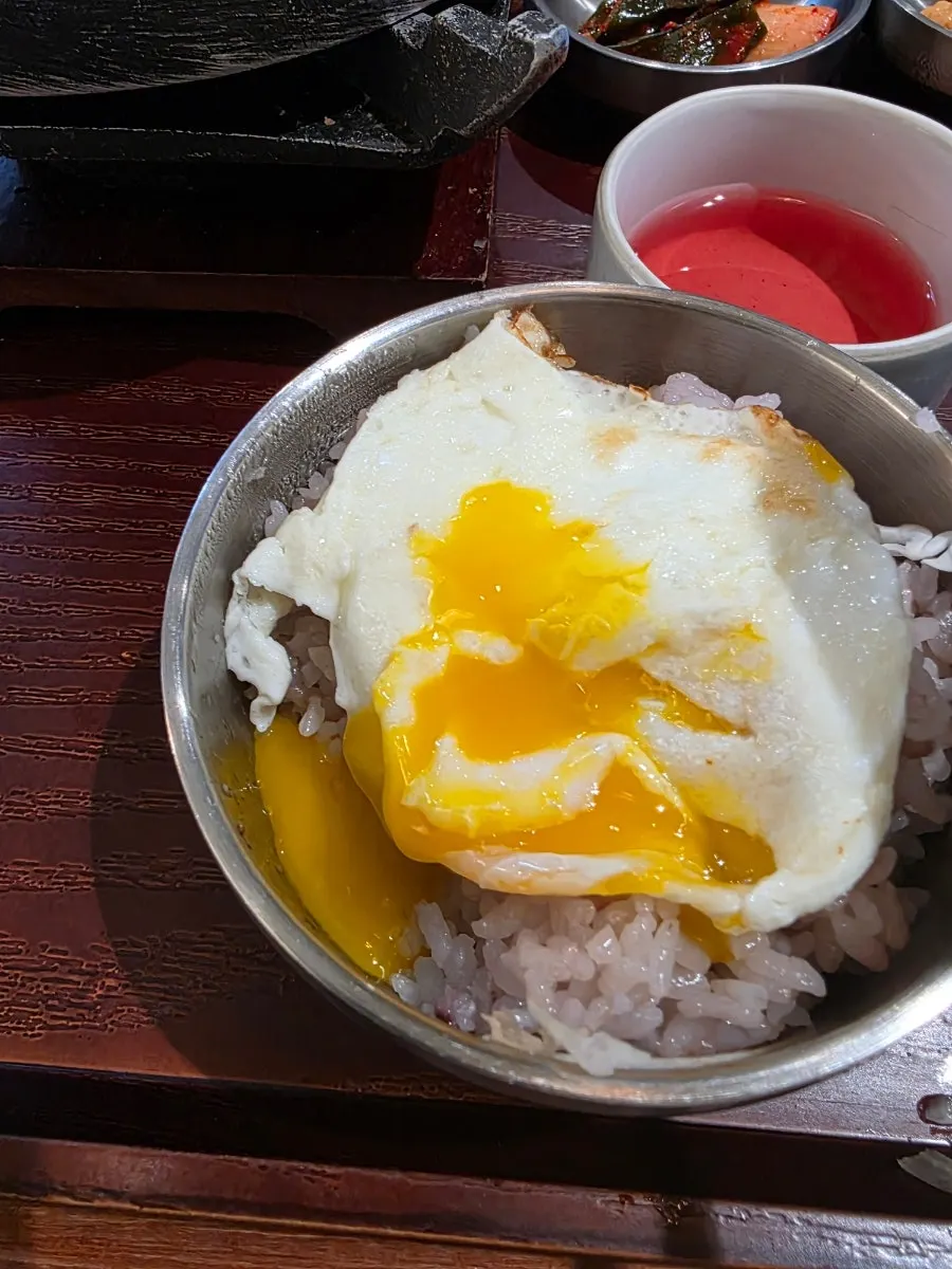Eating rice wrapped in seaweed with fried egg