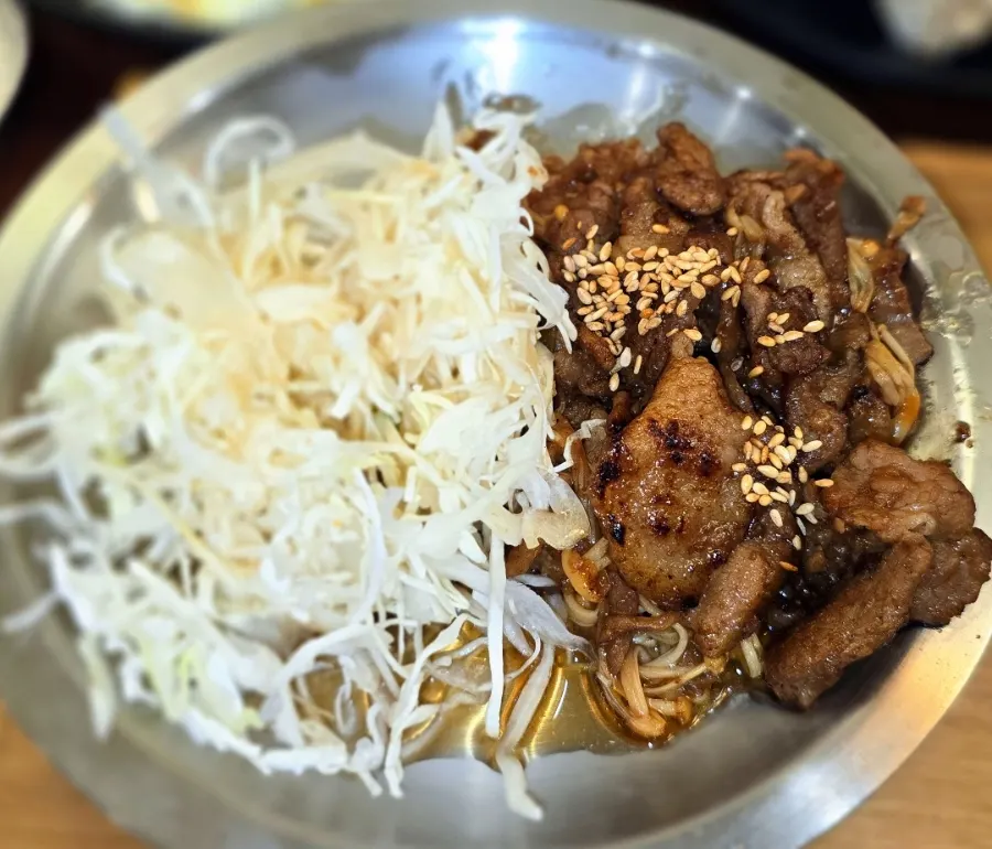 Grilled pork bulgogi set with cabbage salad