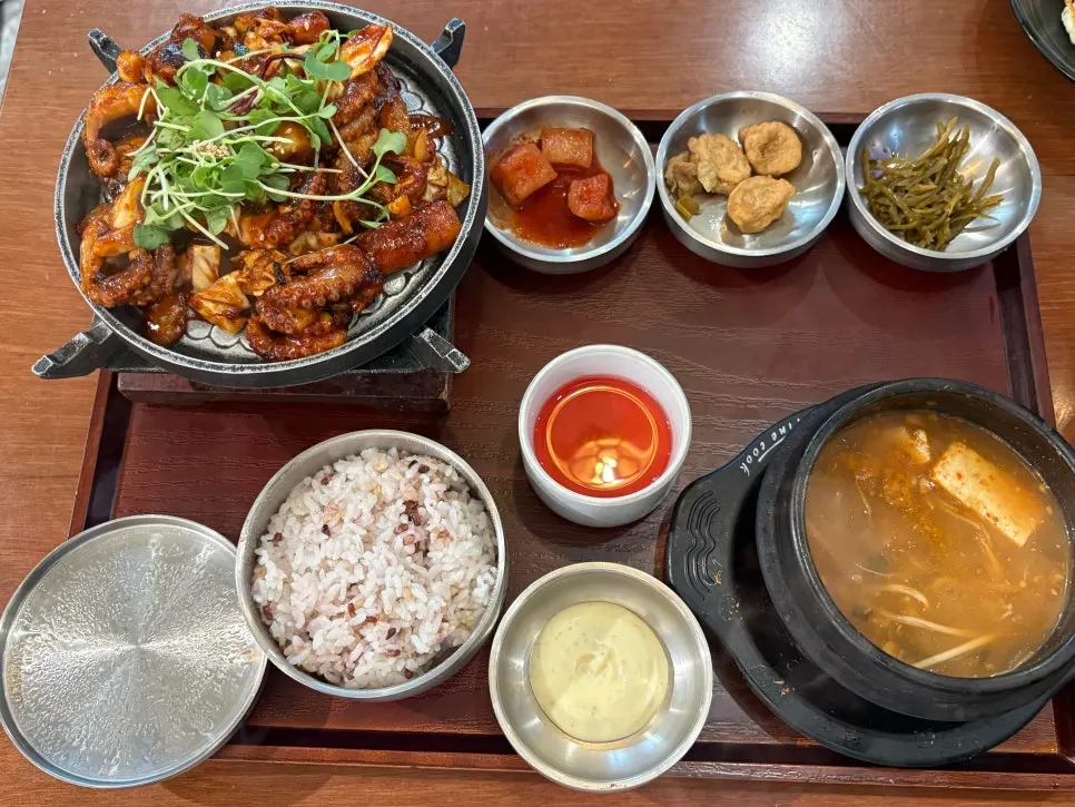 Personal-grill fire pork Korean set, fully plated