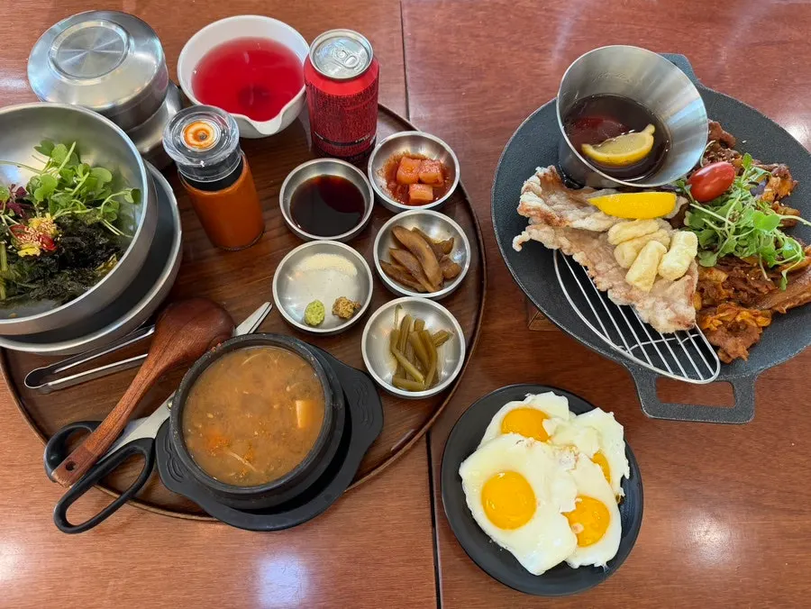 Full spread of the pork bulgogi large set for two
