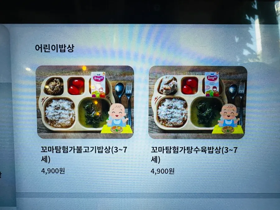 카페동이 침산점 내부 좌석과 통로