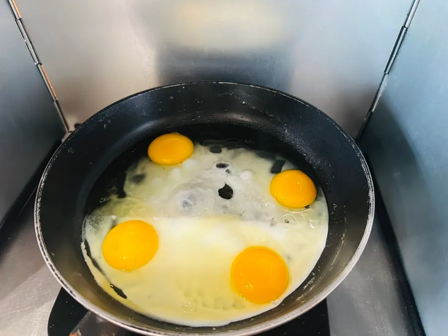 셀프 계란후라이와 밥 김 리필 코너