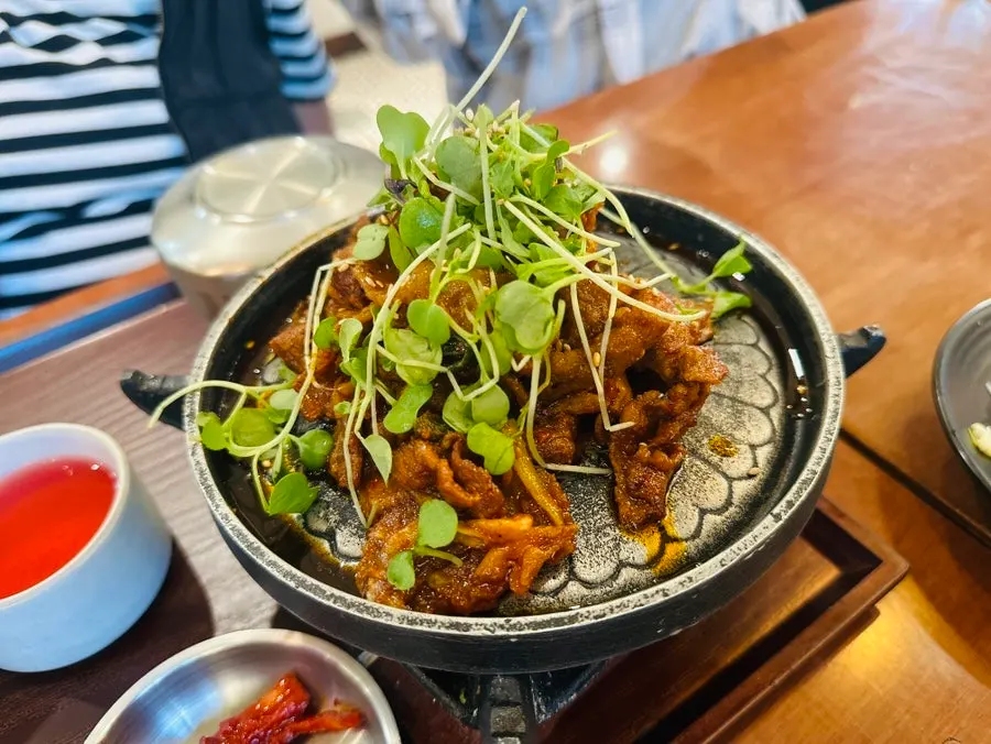 동이 직화제육볶음 한정식 밥상
