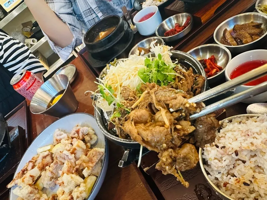 한정식 밥상에 함께 나온 얼큰한 된장찌개