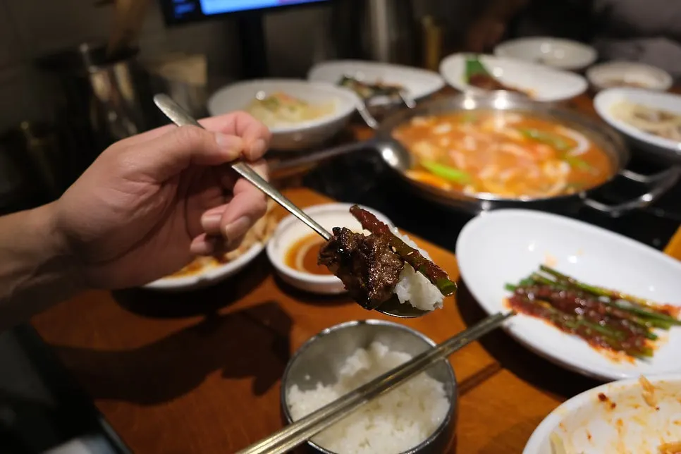 Table spread of meat with the side dishes