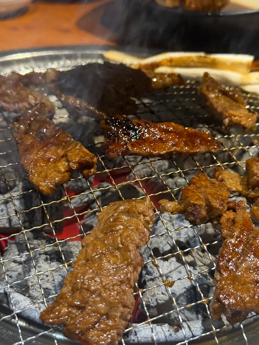Vertical shot of seokcheong galbi grilling