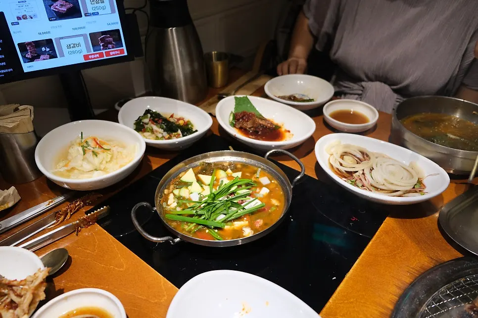 Doenjang jjigae loaded with meat, 3,000 won