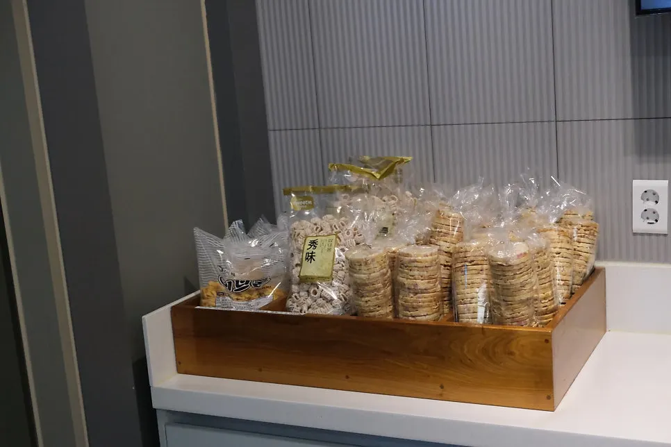 Ppeongtwigi puffed rice snacks set out for dessert