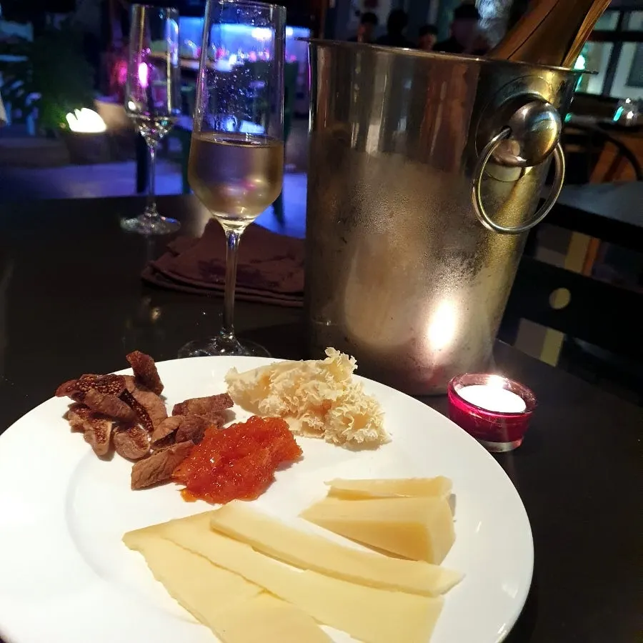 The Cheese of the Day platter at Chin & Nose