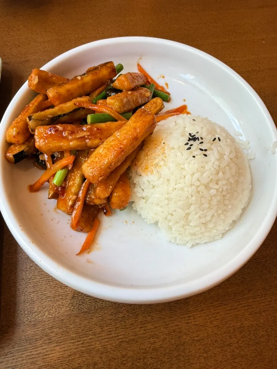 Vertical photo of a generous serving of cream shrimp