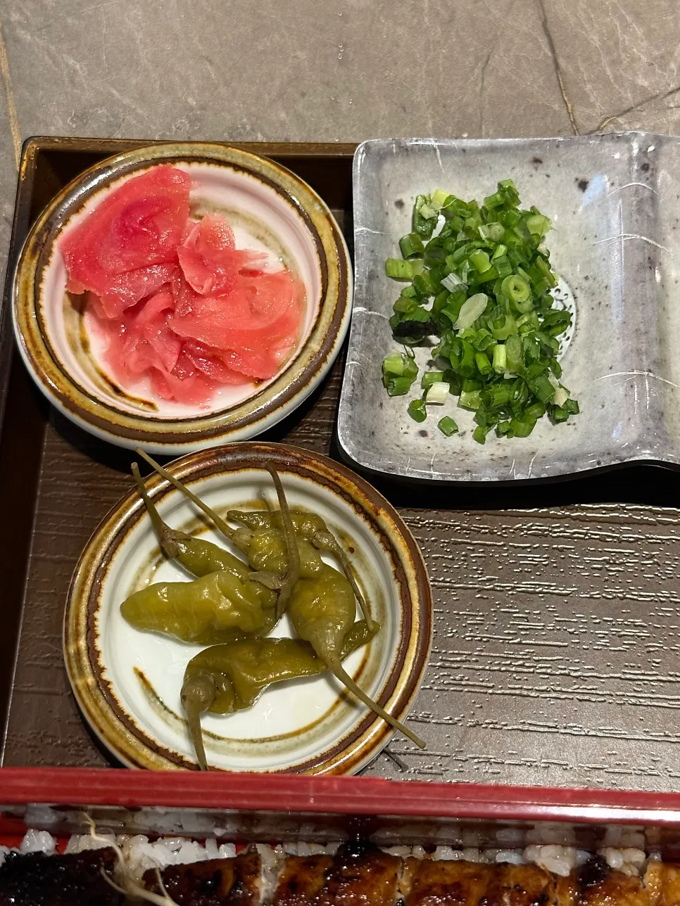 밑반찬까지 차려진 히츠마부시 한 상