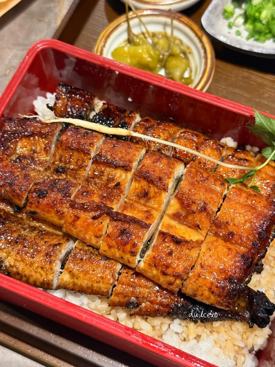 비운 히츠마부시 그릇과 남은 반찬
