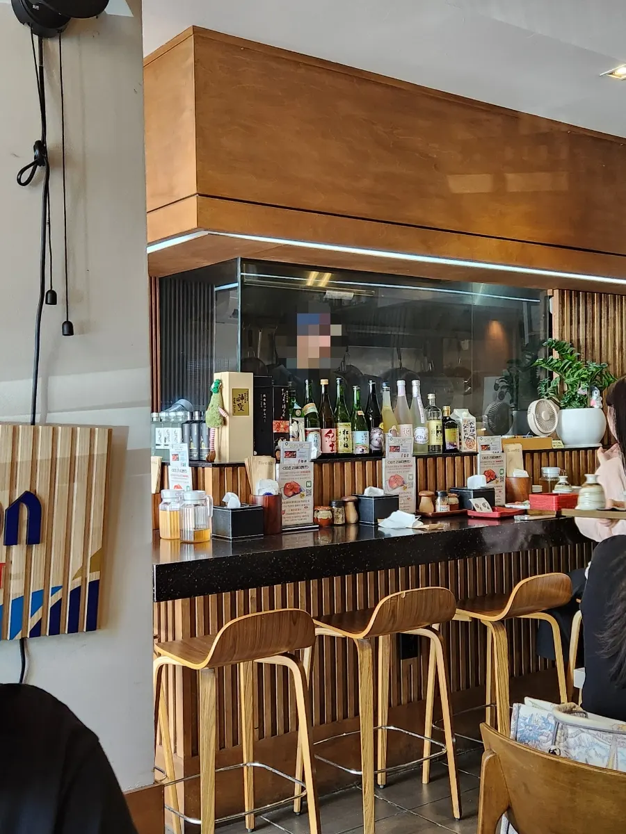The kitchen seen through the glass, grilling eel over charcoal
