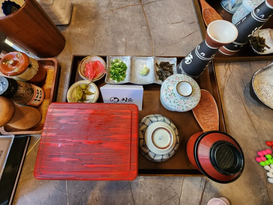 The lidded hitsumabushi eel rice bowl