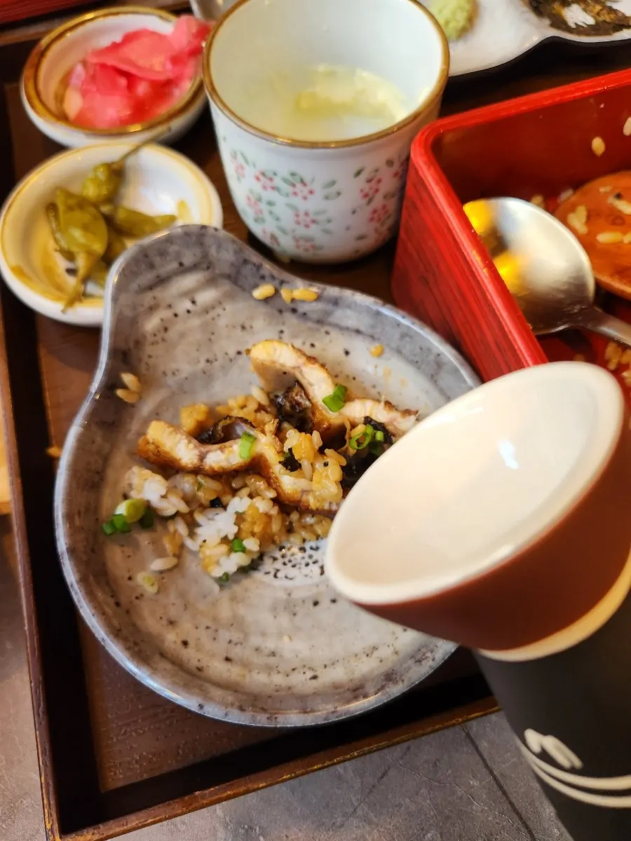 Pouring ochazuke broth over the eel rice bowl