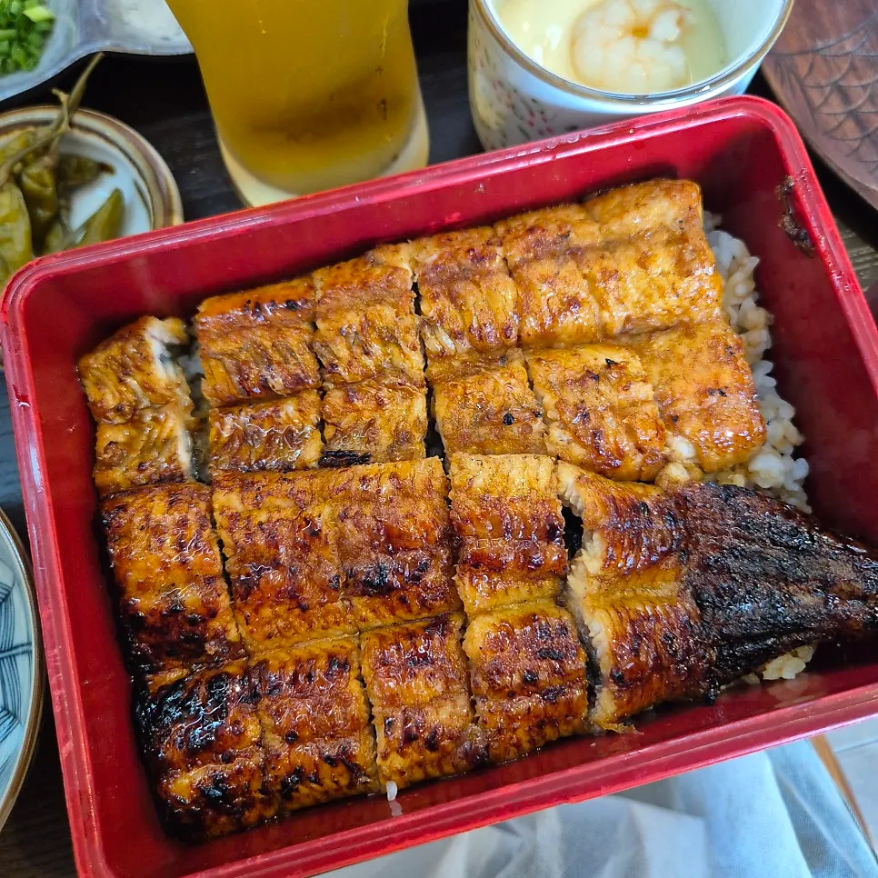 Plump eel grilled to a golden brown